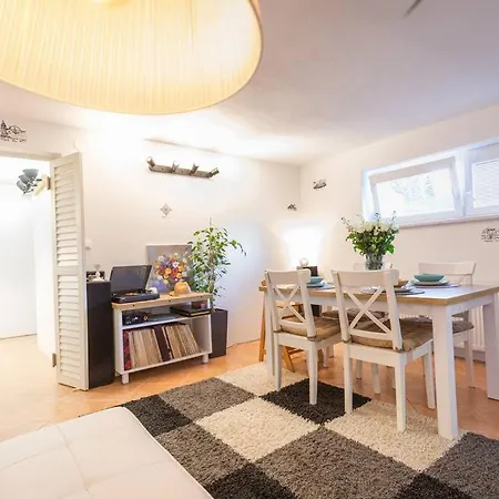 Family Ma-rich With Free Parking Apartment *